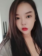 水嫩多汁大胸软妹