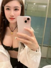 妹子两片嫩肉非常的鲜美