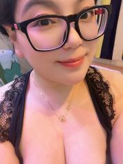 热情主动骚B人妻，价格实惠