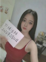 前凸后翘性感小女人