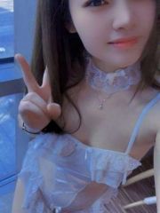 性感粉嫩翘臀骚妹