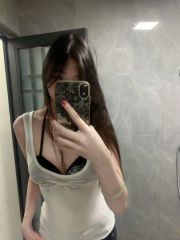 粉嫩大胸兼职妹