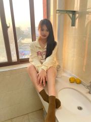 丰满翘臀水多骚妹